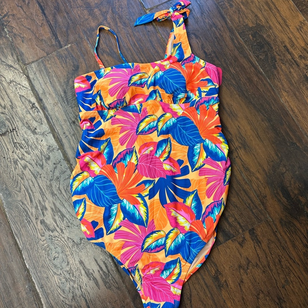 Isabel Maternity Asymmetric Tie Shoulder One Piece Maternity Swimsuit<<101>>> - Picture 9 of 10